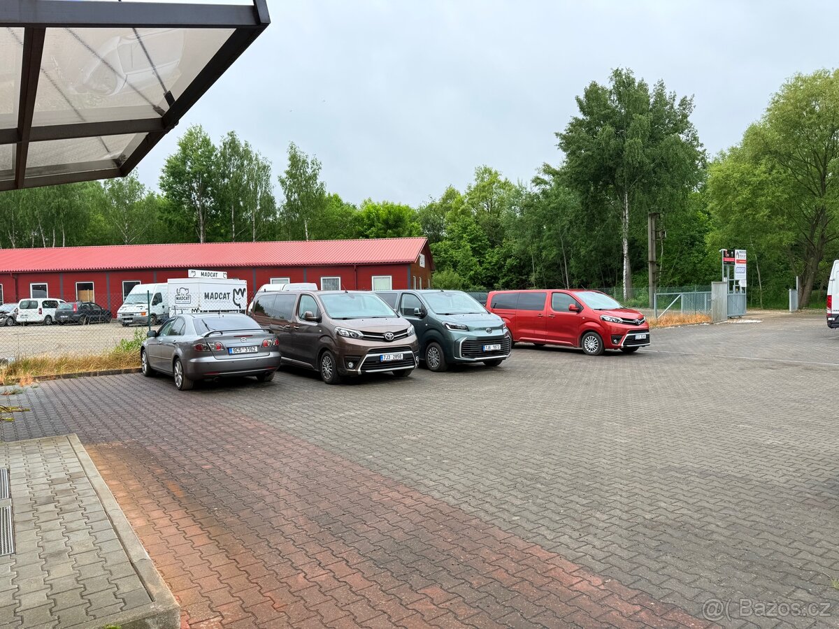 Pronájem komerčního, zpevněného , pozemku cca 500 m - 5