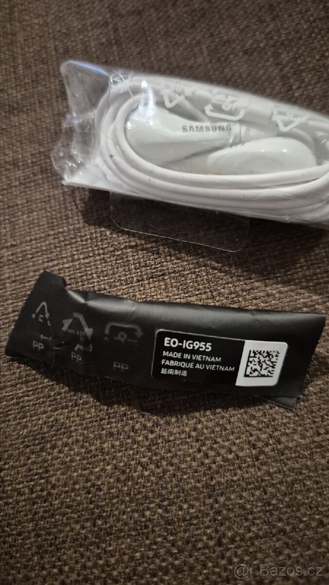 Sluchátka Samsung + sada nastavců - 5