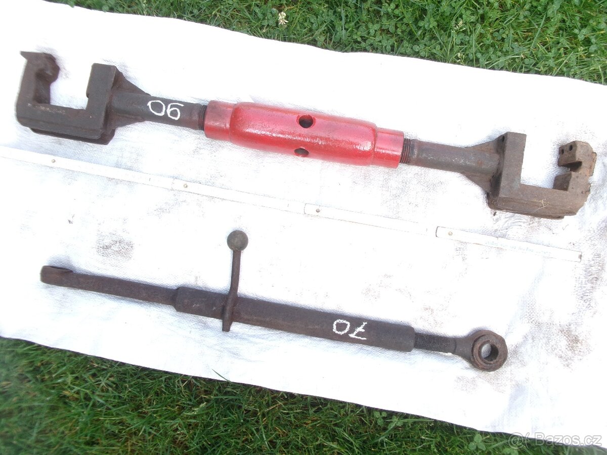 prodám díly na traktor Zetor 25. Sací potrubí se žhavící spi - 5