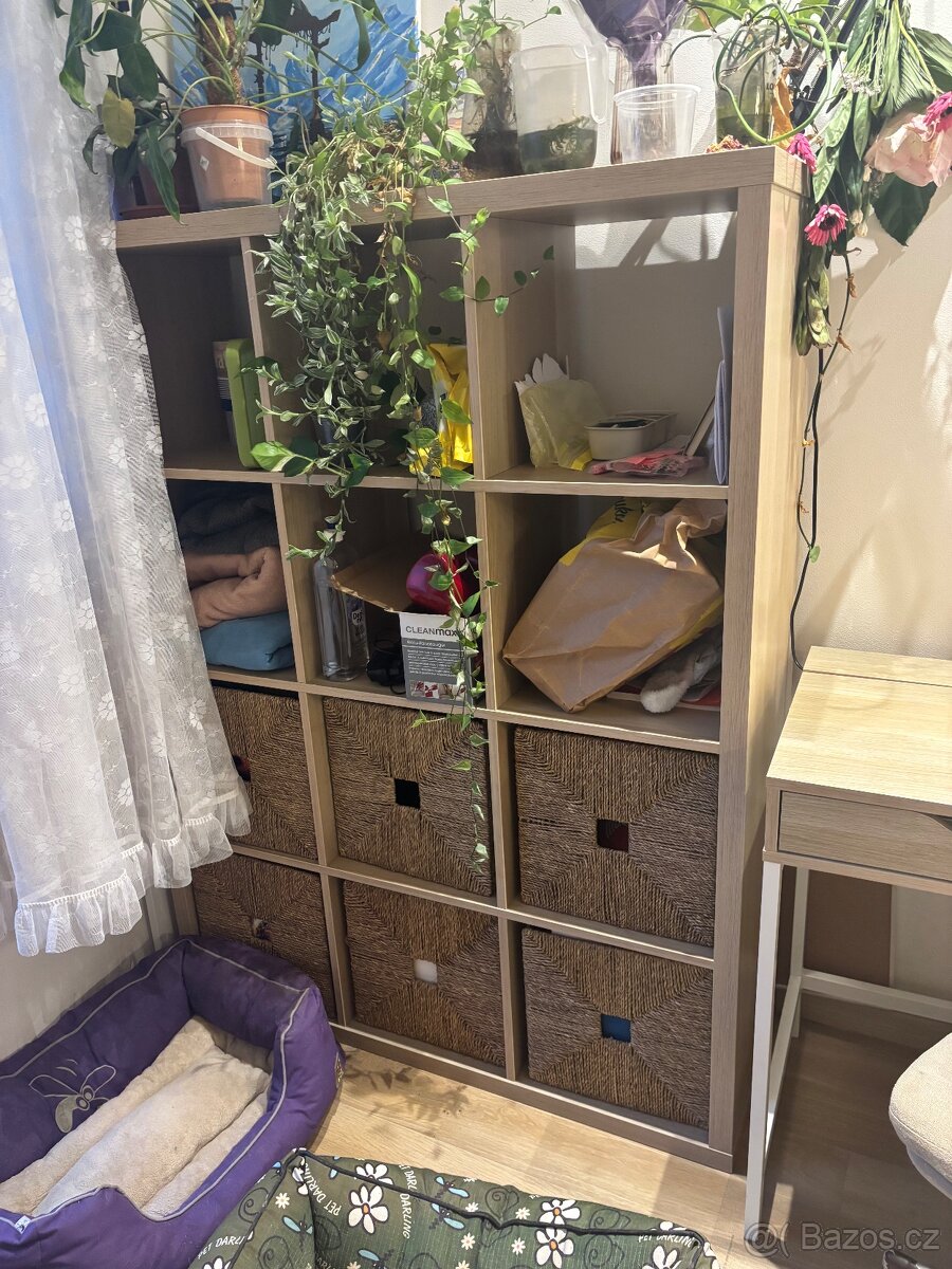 Pracovni stul se supliky a zidle - 5