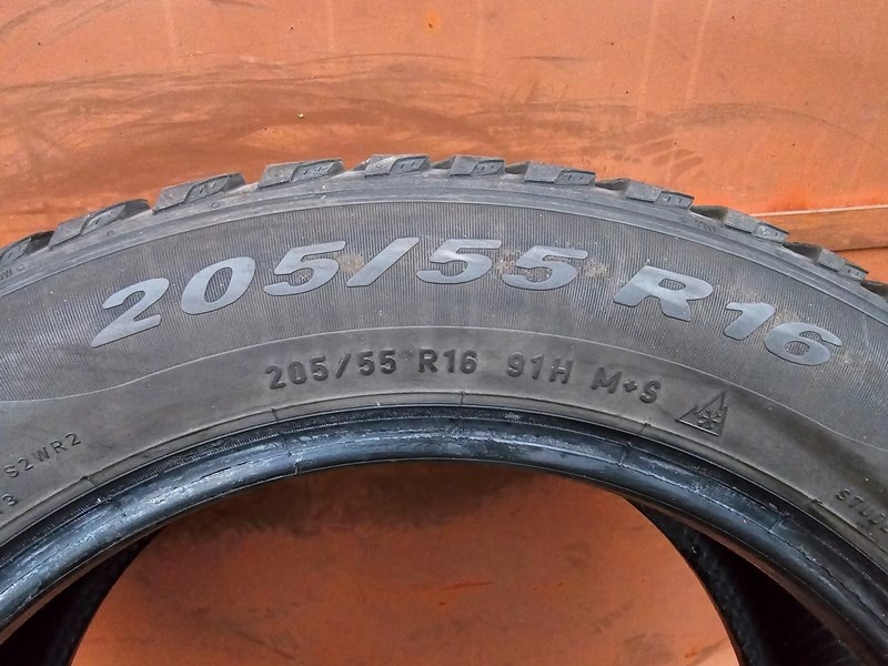 Zimní Pirelli 205/55/16 - 5