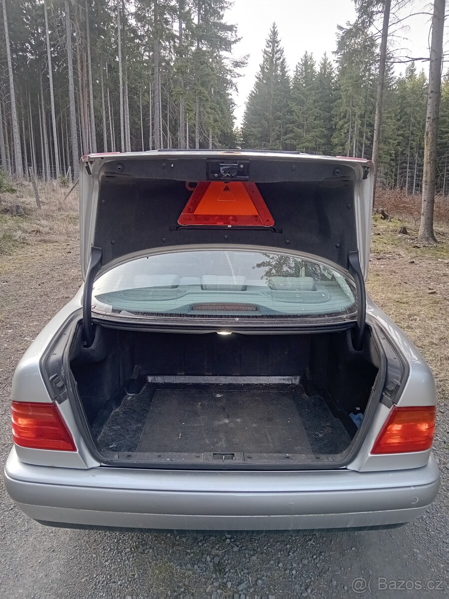 Mercedes benz E200 - 5