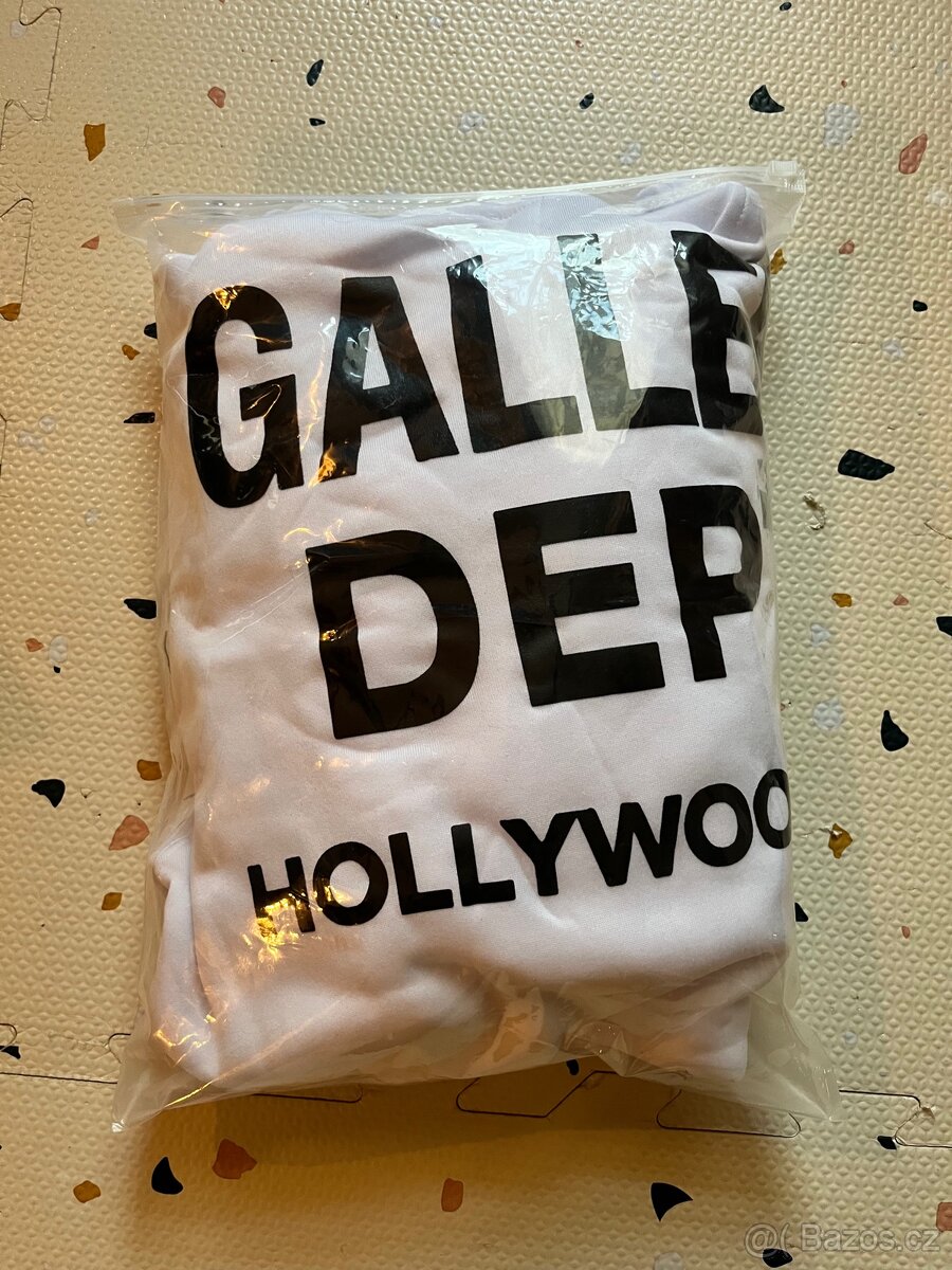 Mikina Gallery Dept. - 5