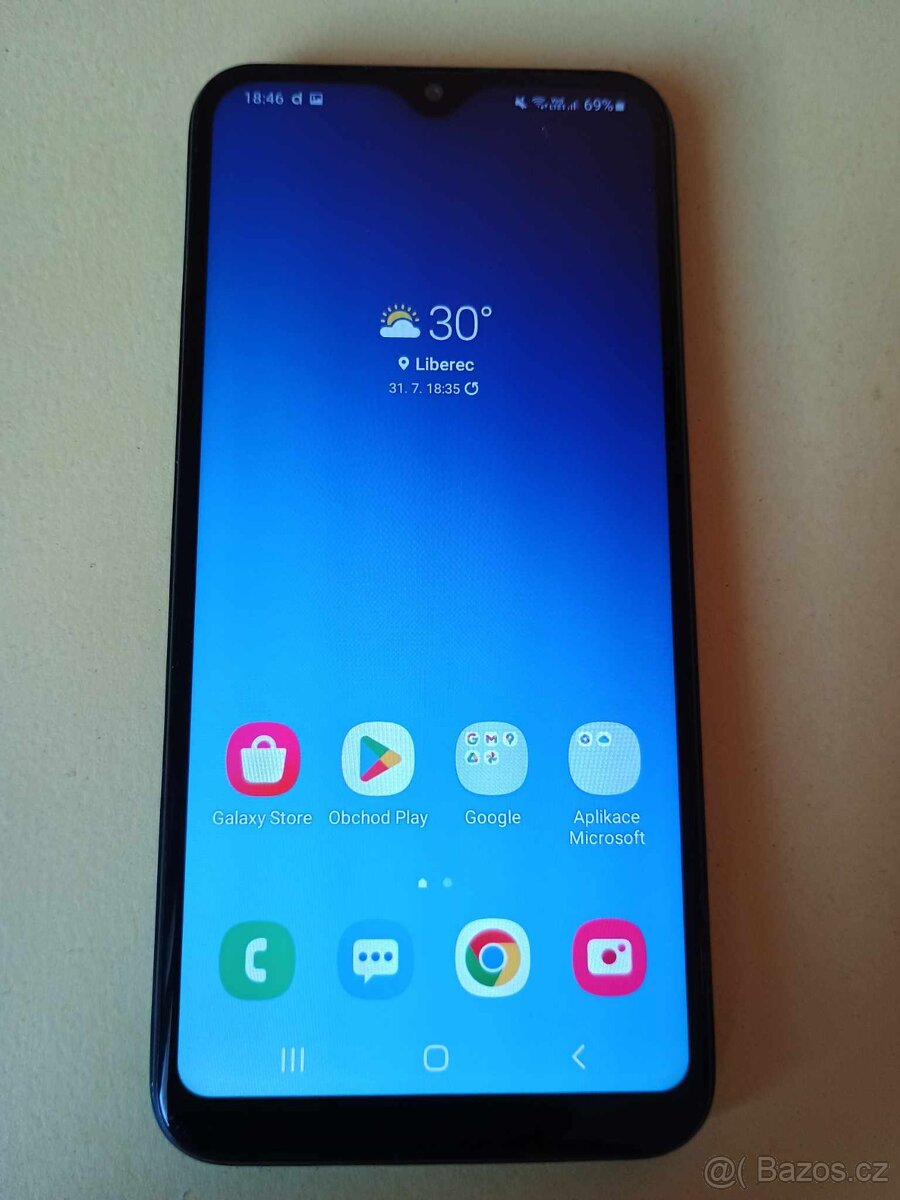 Samsung Galaxy A20E s pouzdrem - 5
