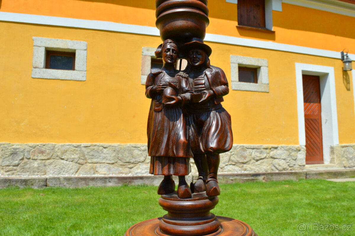 Podlahová stojací lampa s vyřezávanými figurkami - 5