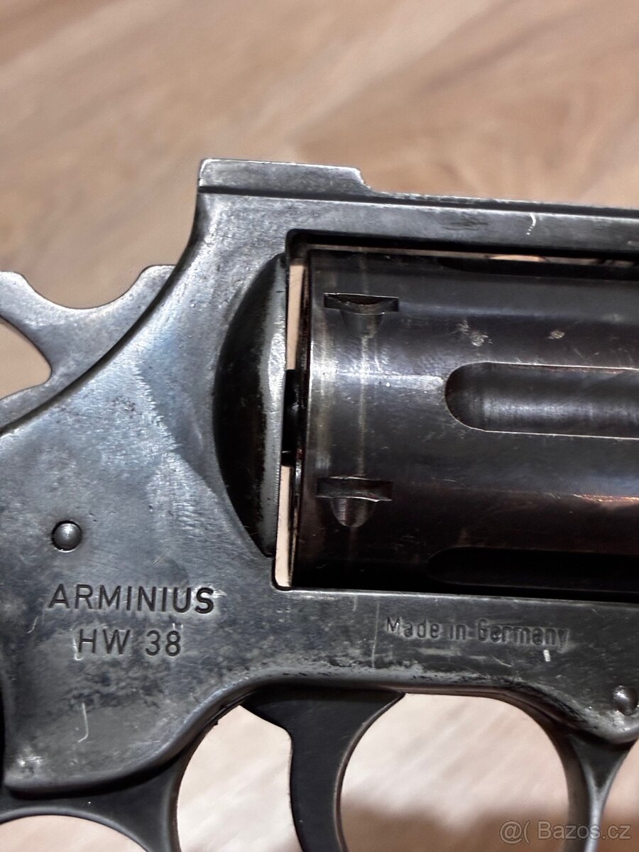 revolver v řezu - 5