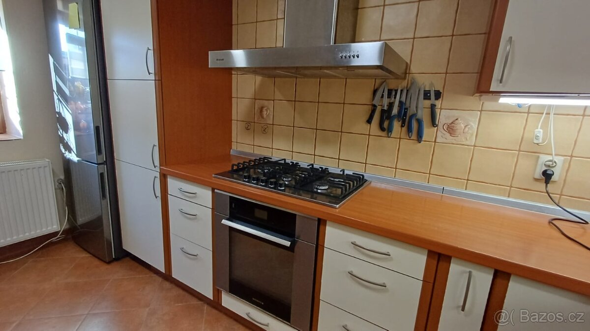 Kuchyňská linka s ledničkou a digestořem - 5