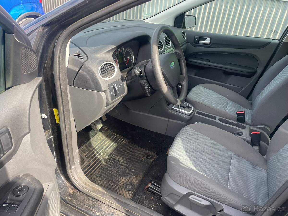 Ford Focus hatchback - 5