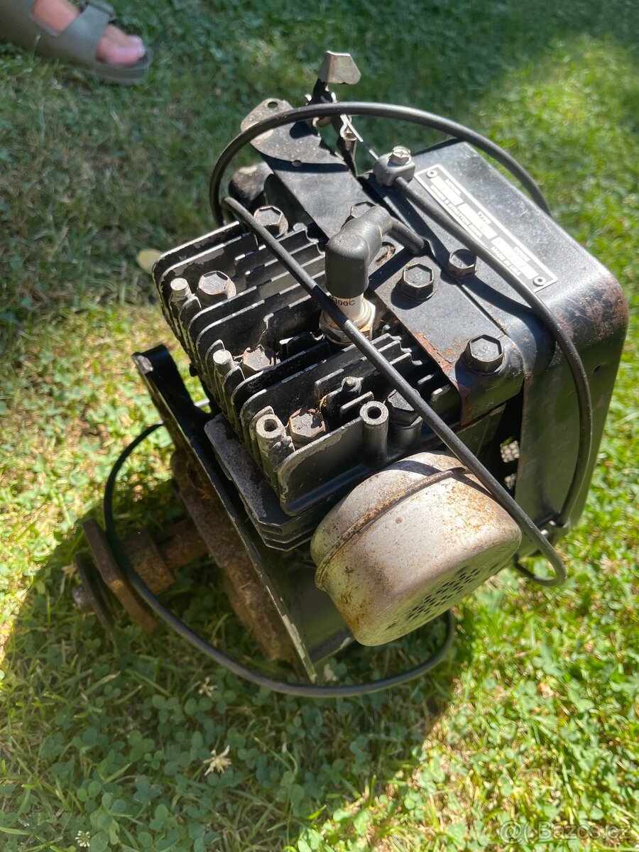 Motor do sekačky - 5