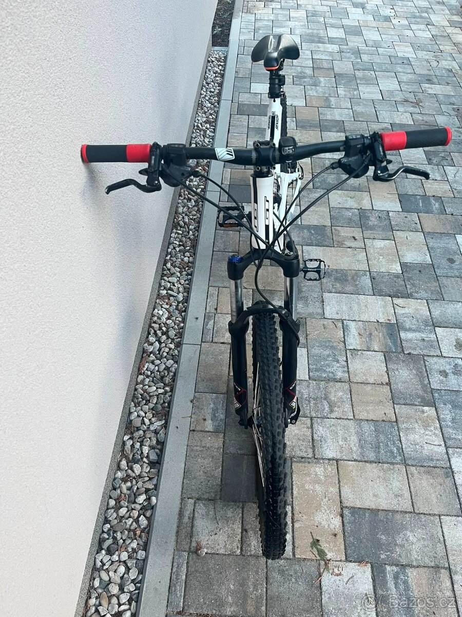 Celoodpružené horské kolo GT Sensor - 5