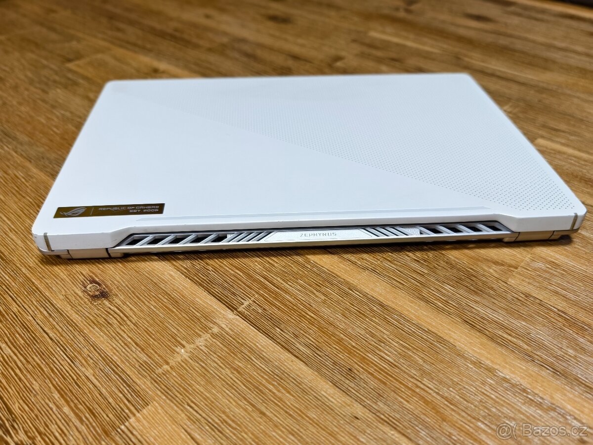 SE ZÁVADOU - 8jádro Ryzen 7 4800HS, 16GB, 1TB, RTX2060 6GB - 5