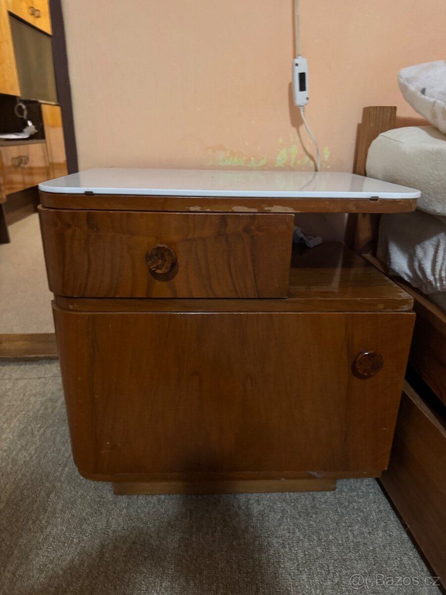 Retro nábytek - skříně, stolky - 5