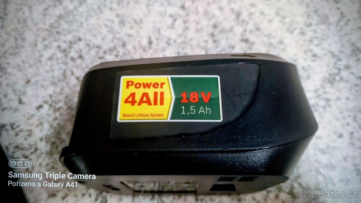 Bosch nabíječka +aku 18V - 5
