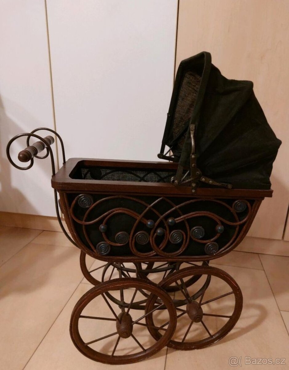 Starožitný kočárek pro panenky - 5