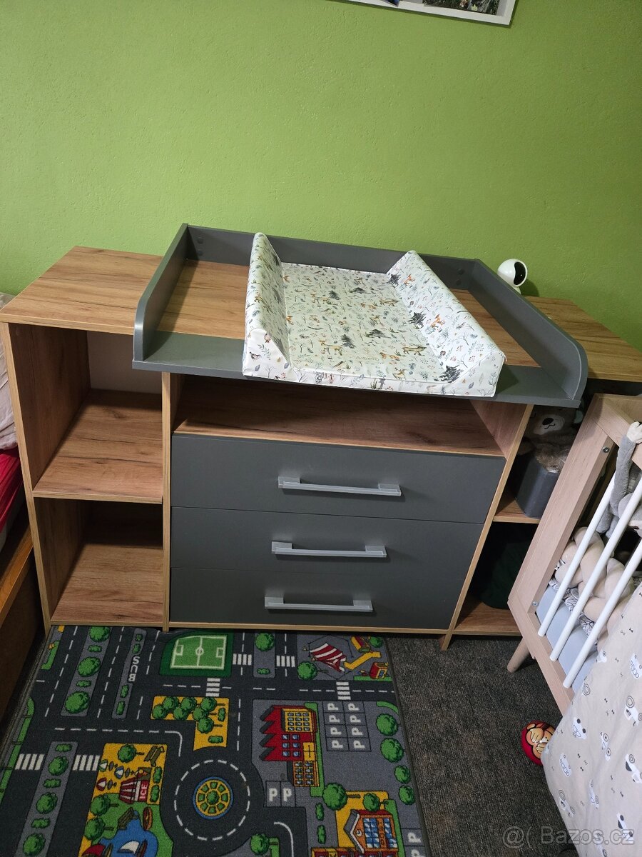 Skříň + přebalovacím pultem - 5