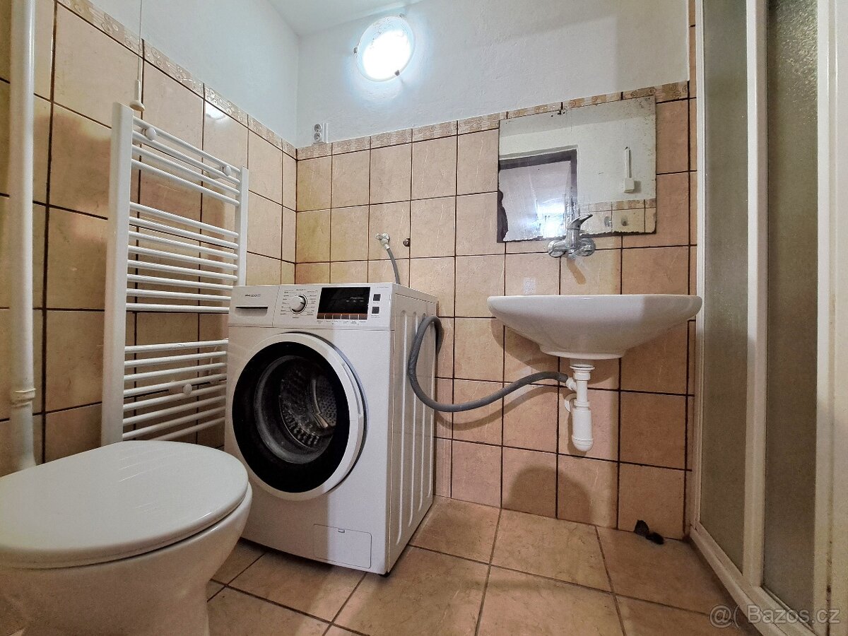 Prodej samostatně stojícího RD 3+1 + vinný sklep POLEŠOVICE - 5