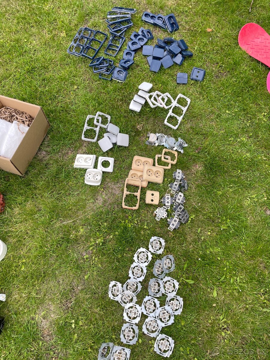 Rámečky, zasuvky, vypínače - 5