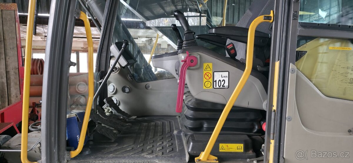 Pásové rypadlo Volvo EC 220Dl - 5