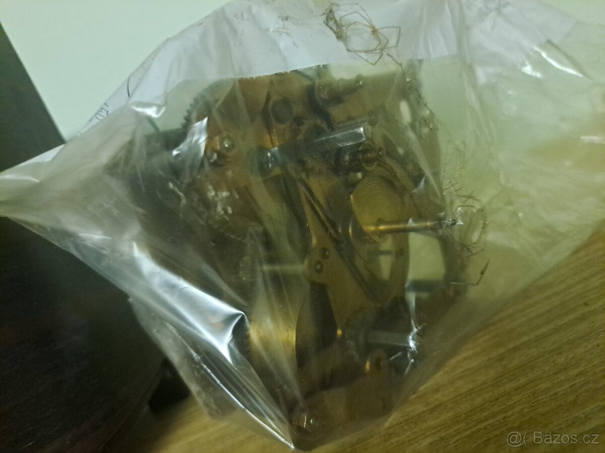 Staré hodiny rozebrané - 5