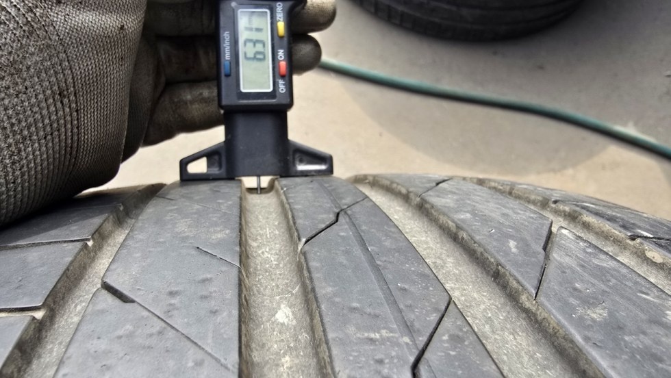 Letní pneu 245/40/19 Hankook - 5