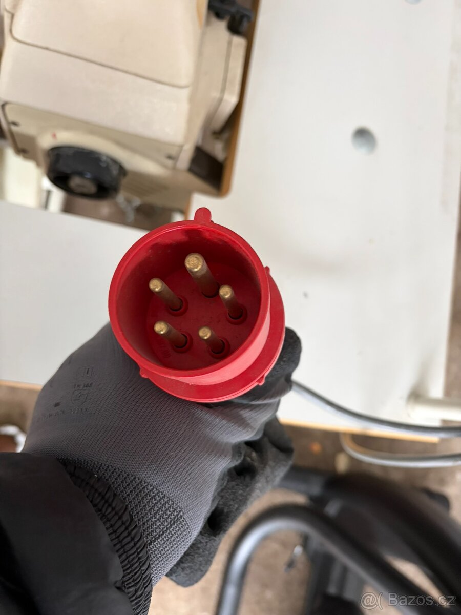 Průmyslový šicí stroj / Overlock GEMSY GEM747F - 5