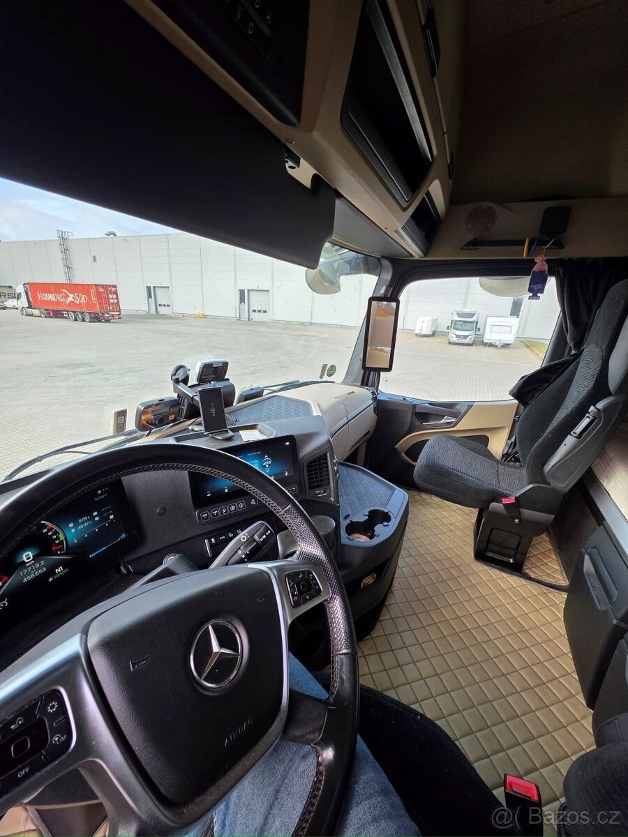 Mercedes Benz+ Schmitz - 5