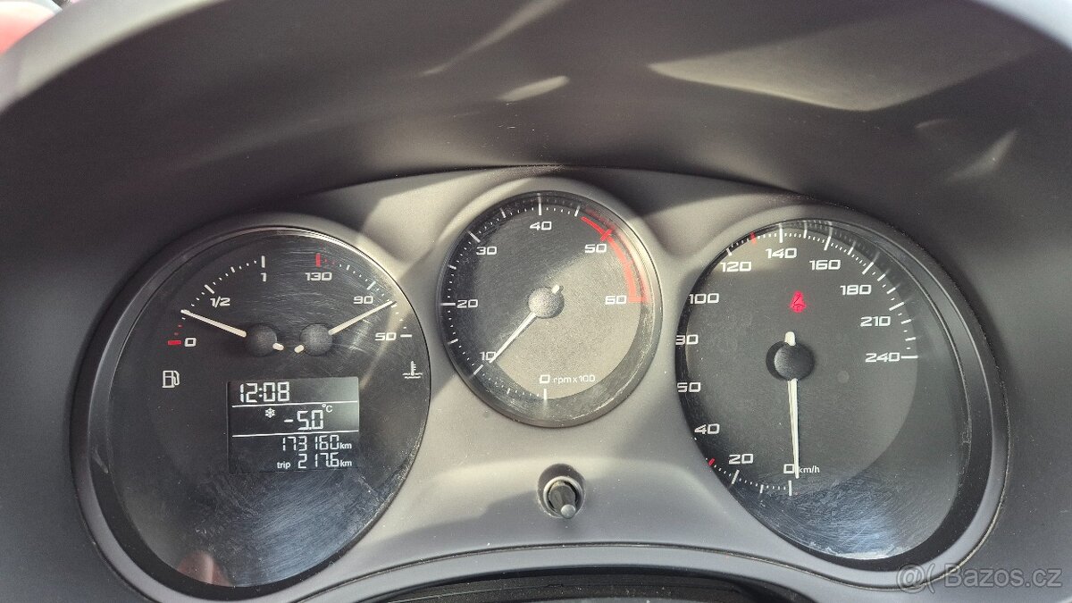 Leon 1,6 nafta 77kw,2010,STK 9/27,servis . - 5