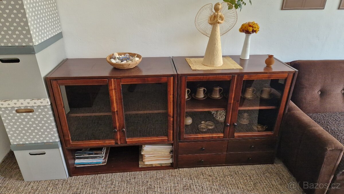 Obývací stěna spolu se šatní skříní - 5