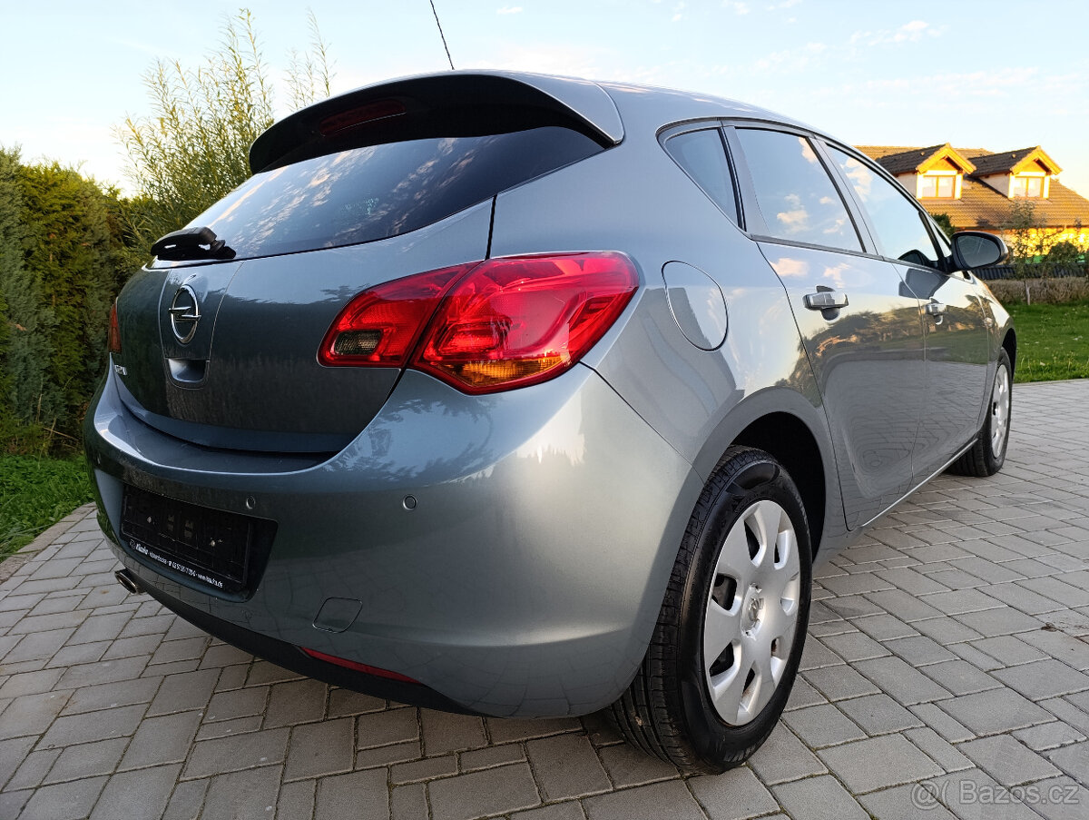 Opel Astra 1.4 T, servis, PĚKNÁ VÝBAVA A STAV - 5