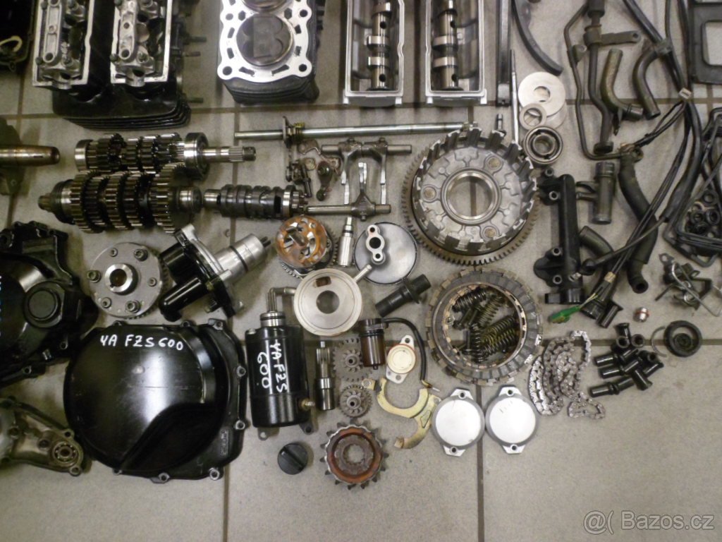 Yamaha FZS díly motoru - 5