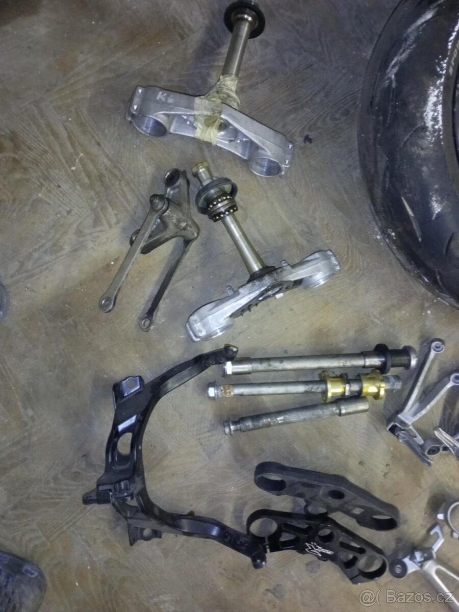 zbylé díly suzuki gsxr 1000 K1-K6 - 5