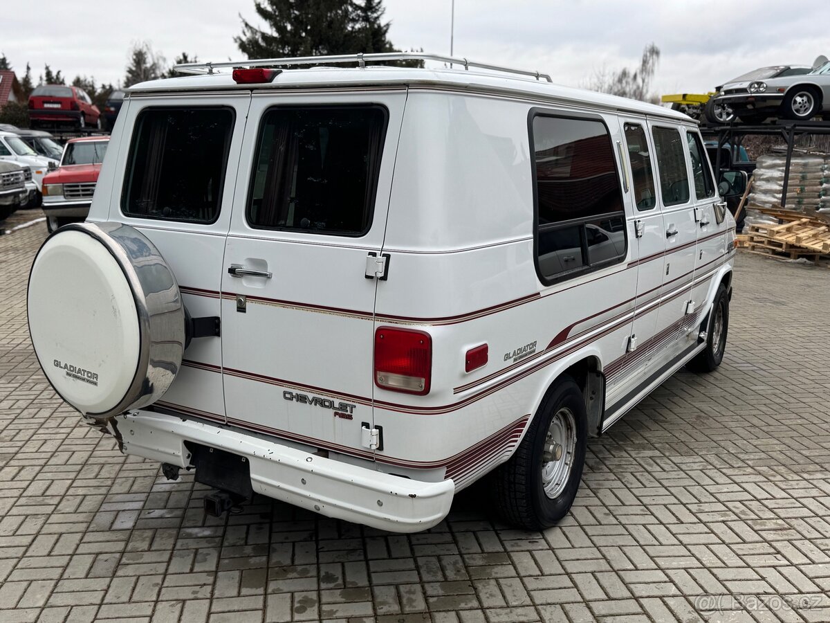 1994 Chevrolet G20 Gladiator - Glaval Vans - 5