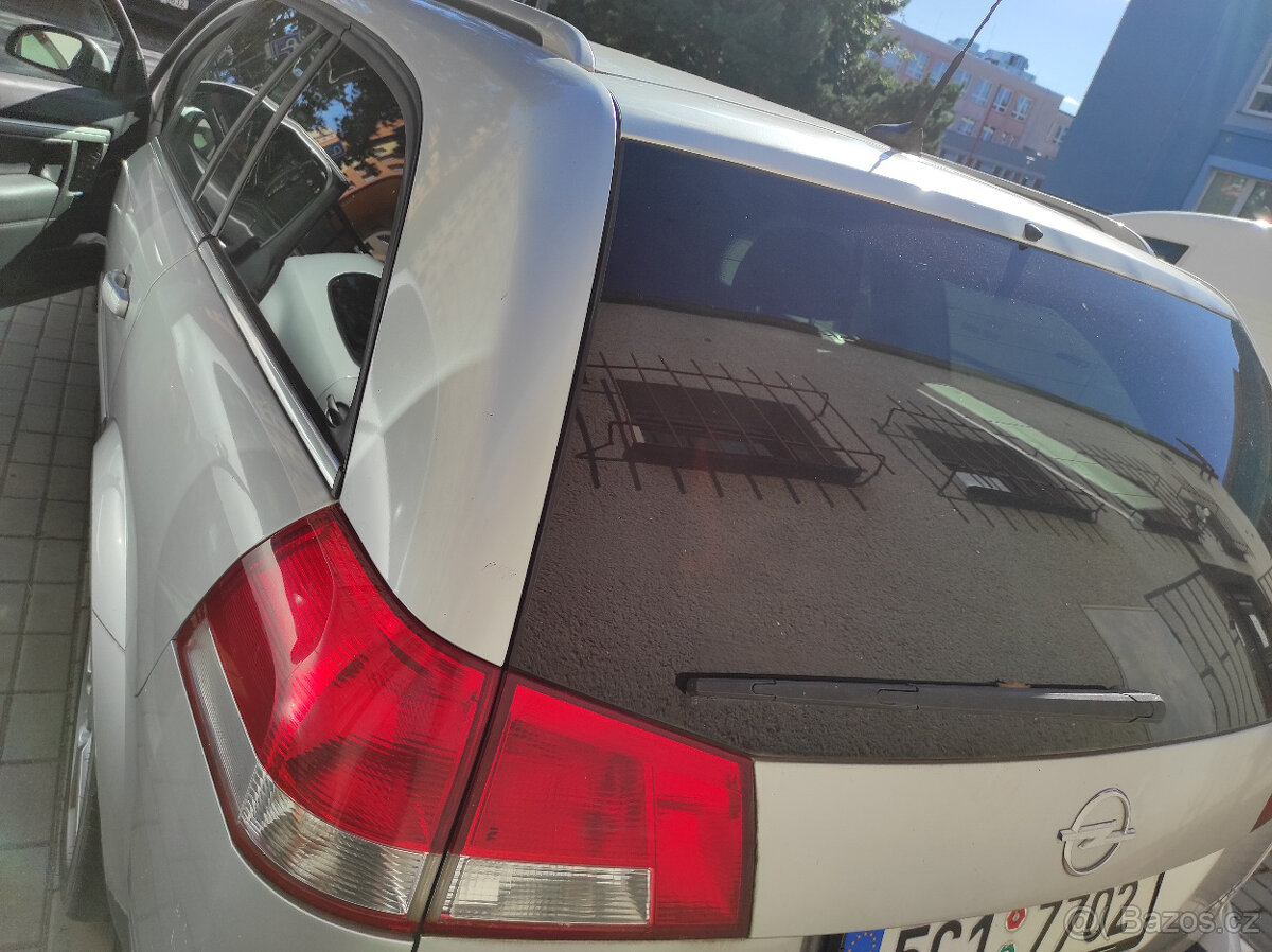 Opel Vectra SW 110 kW rok 2008 - 5