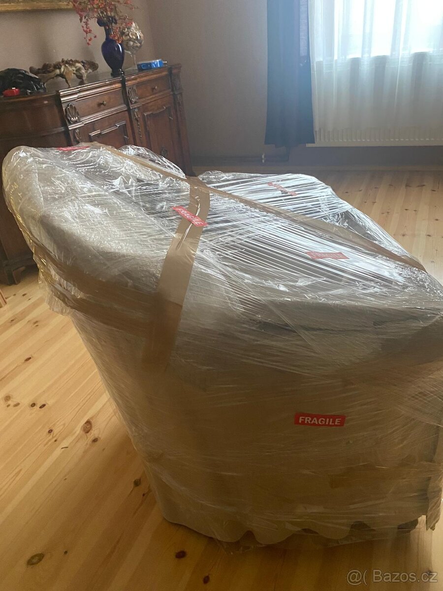 Starožitná dřevěná čalouněná souprava,pohovka a 2 křesla - 5