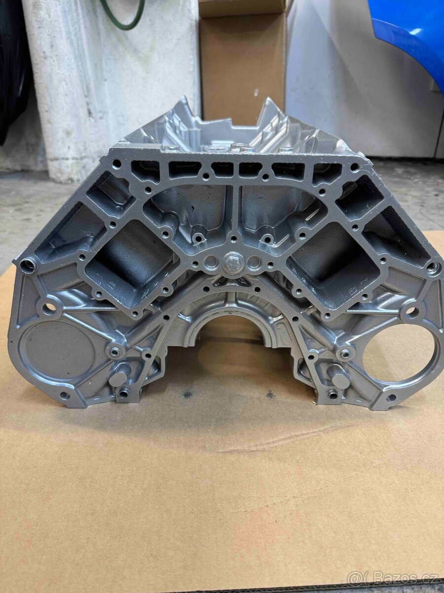 Blok motoru BMW V8 - 5
