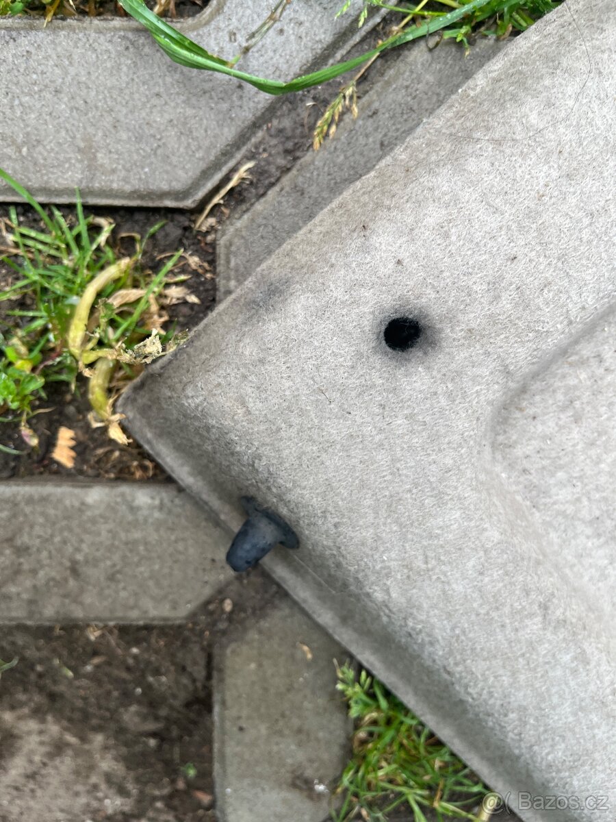 Náhradní díly Škoda favorit 135 136 hnědý dekl do kufru - 5