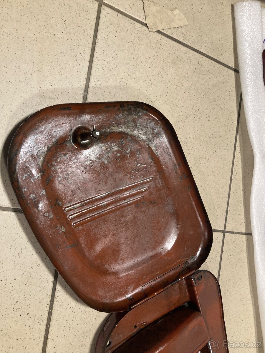 Jawa kyvacka schranka na nářadí - 5