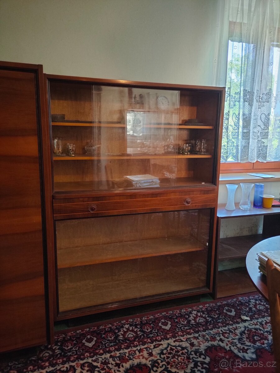 Starožitný dýhový nábytek - 5