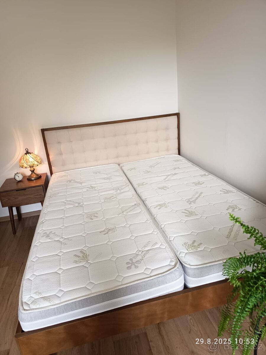 Postel s matracemi + 2 noční stolky - 5