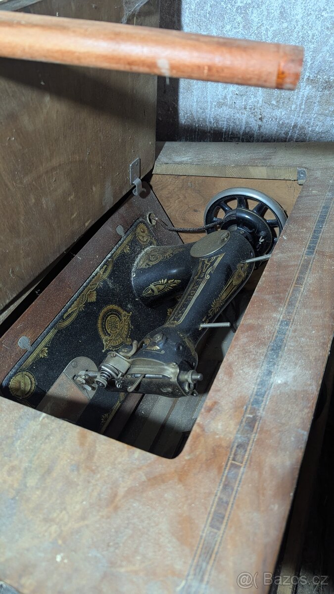 Staré šicí stroje - 5