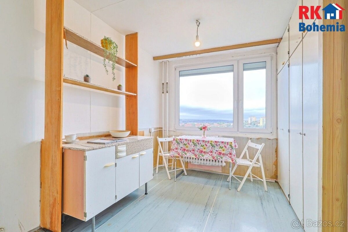 Pronájem bytu 3+1 s lodžií v Praze 8 - Kobylisích, v ulici Š - 5