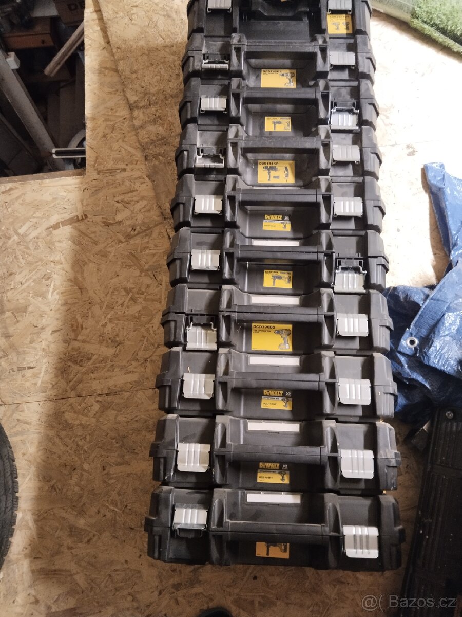 Prázdné DeWALT kufry - 5