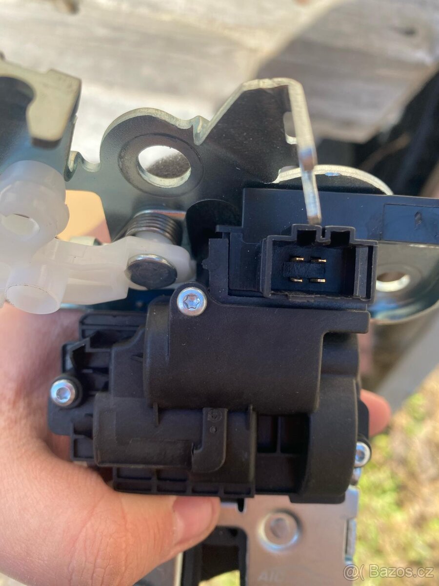 Zámek výklopných zadních dveří - 5