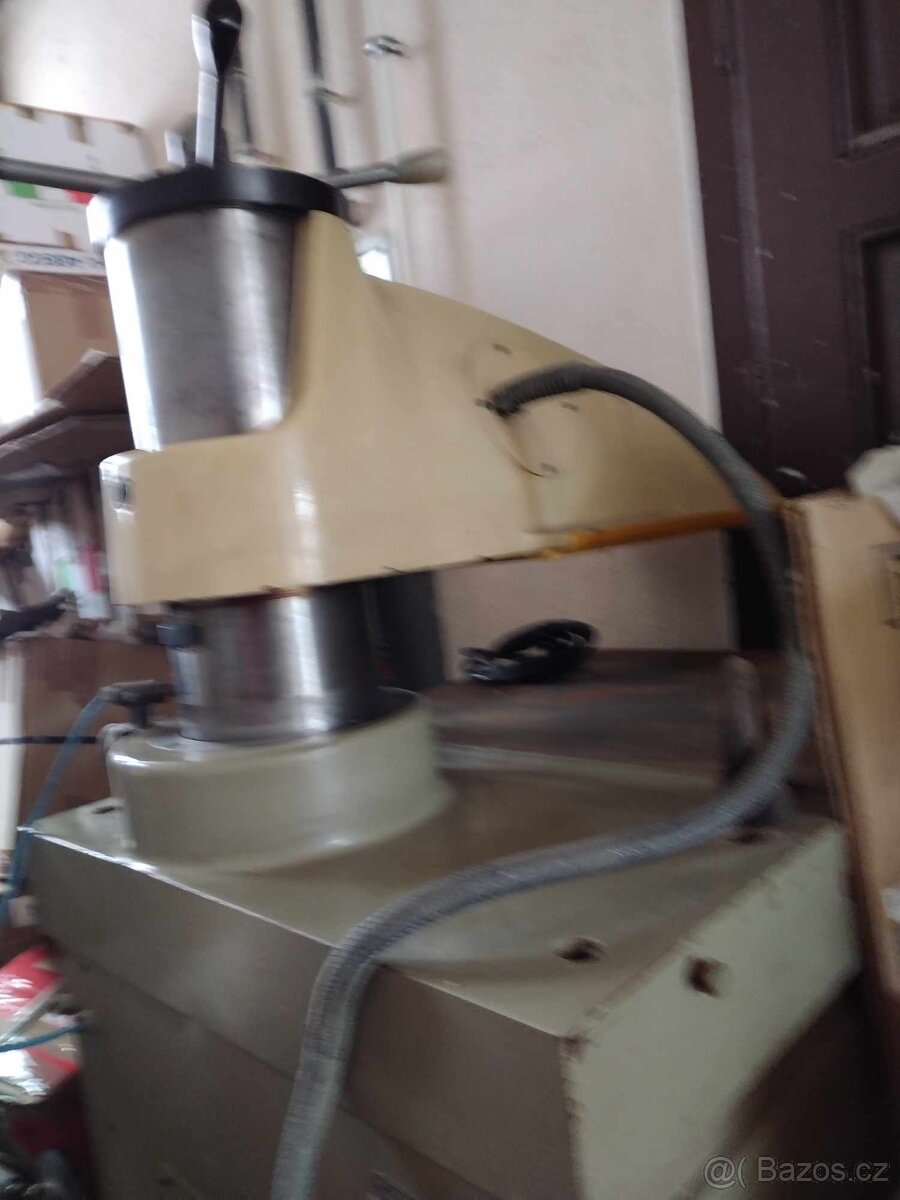 Vysekávací lis - 5