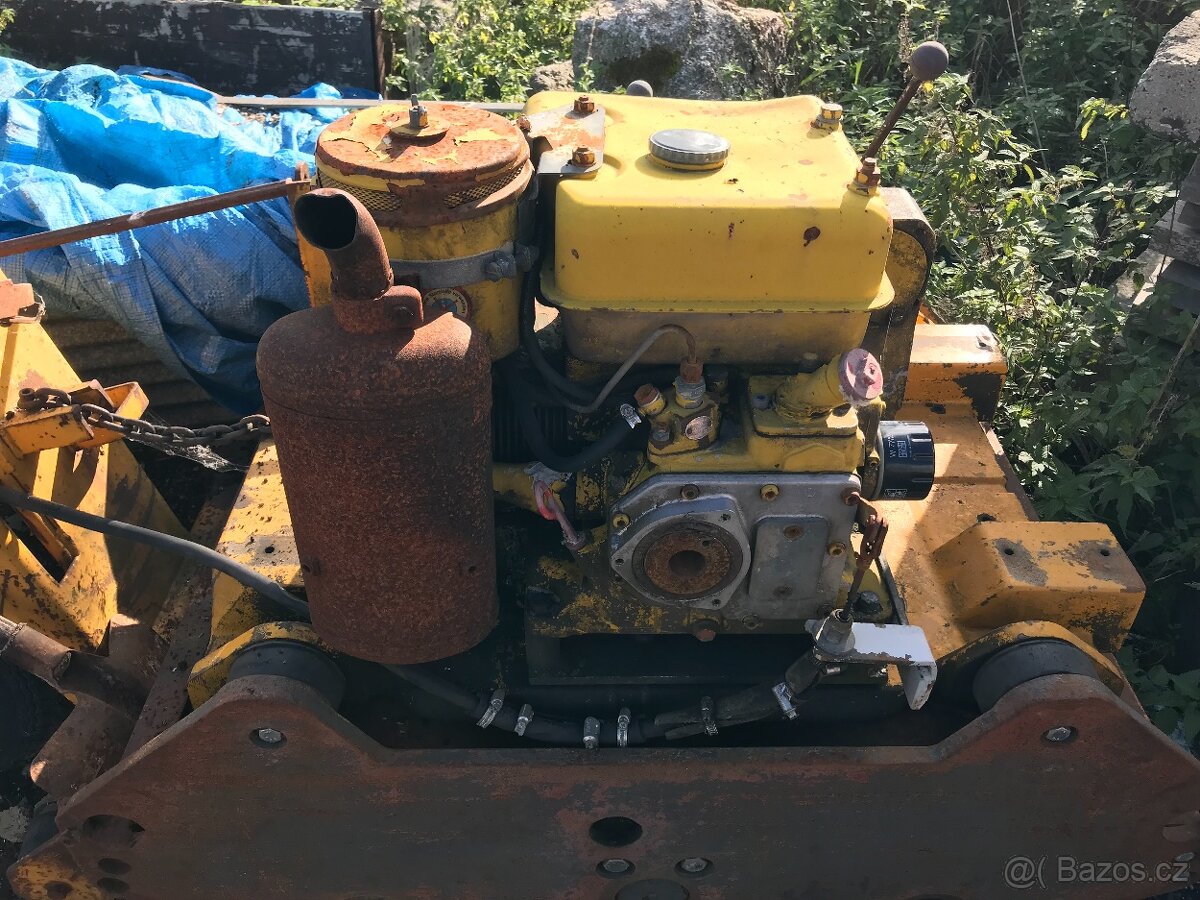 Ručně vedený vibrační válec Stavostroj 3405 - 5