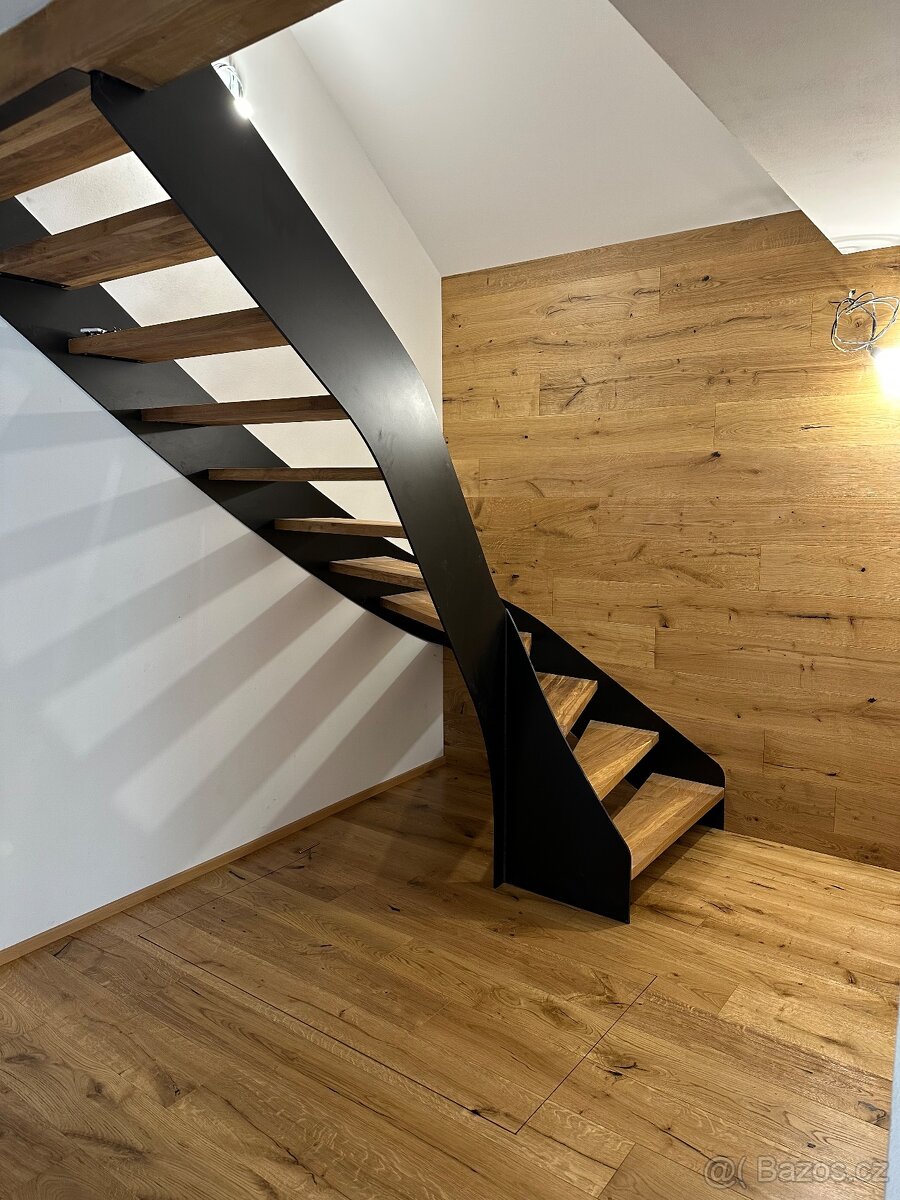 Zakázková kovovýroba–schodiště, brány, ploty sklepní kóje - 5