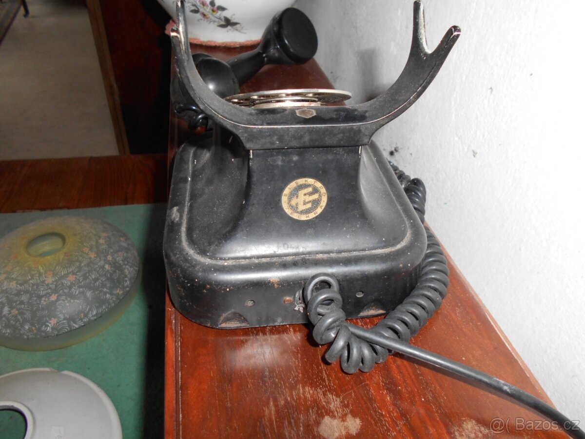 bakelitový černý telefon - 5