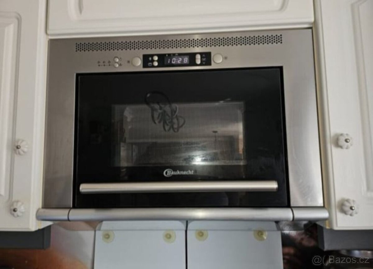 Bílá venkovská kuchyně s vestavěnými spotřebiči,5387 - 5