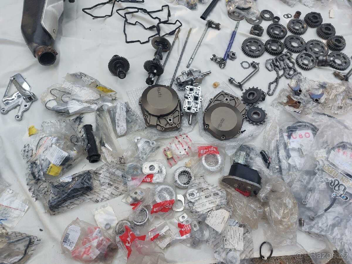 Aprilia RSV4 2010 - 5