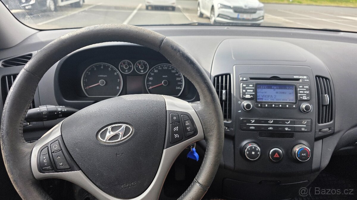 Hyundai i30 kombi 1,4i 2012 - 5